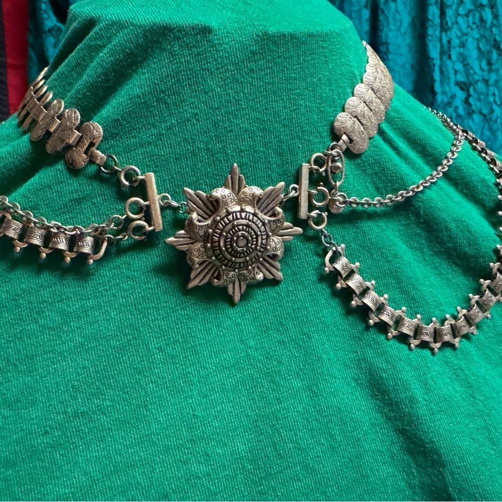 Cabi Trinity Necklace - Antiqued Gold